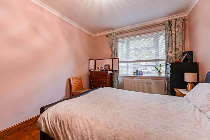 3 Bedroom Flat For Sale In Ellenborough House, White City Estate, Shepherd's Bush, London, W12