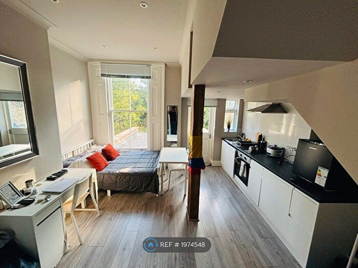 Studio To Rent In London, London, N4