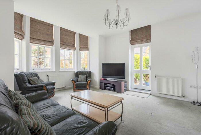 2 Bedroom Flat To Rent In Chapel Drive Dartford, DA2