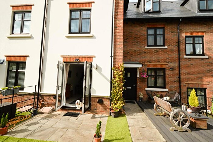 3 Bedroom Maisonette For Sale In Connaught House, London Road, Bagshot, GU19