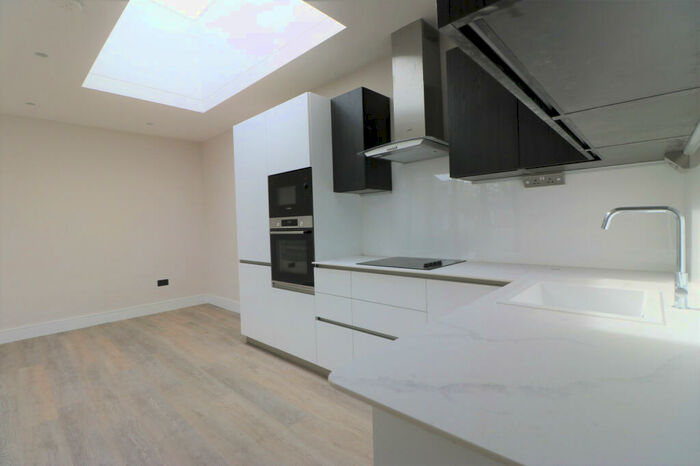 2 Bedroom Flat To Rent In Southwark Park Road, London, SE16