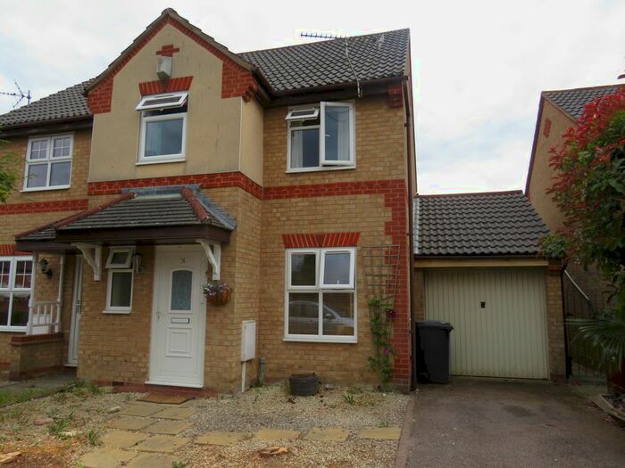 3 Bedroom Property To Rent In Muncaster Gardens, Northampton, NN4