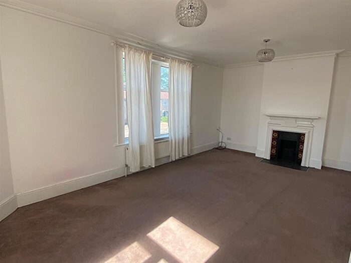 3 Bedroom Maisonette To Rent In Main Road, Sidcup, Kent, DA14