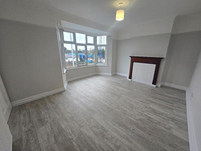 2 Bedroom Flat To Rent In Watford Way, London, NW4