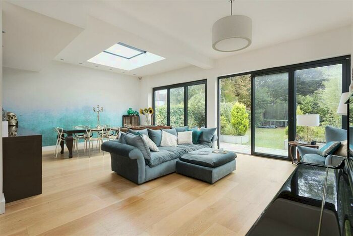 4 Bedroom Semi-Detached House To Rent In Woodstock Road, Golders Green, NW11