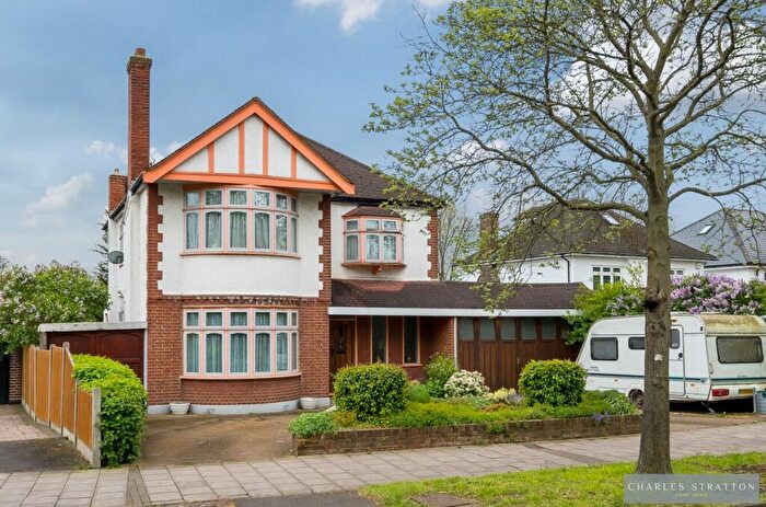 4 Bedroom Detached House For Sale In Main Road, Gidea Park, RM2