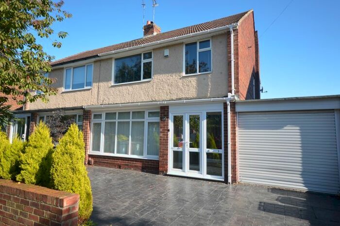 3 Bedroom Semi-Detached House To Rent In Deneholm, Whitley Bay, NE25