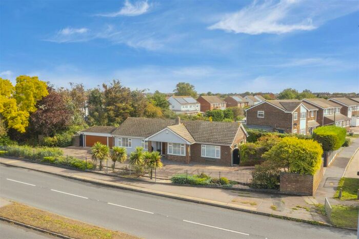3 Bedroom Detached Bungalow For Sale In Canvey Road, Canvey Island, SS8