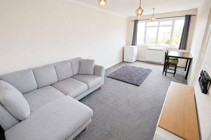 1 Bedroom Flat To Rent In Parsons Green, Guildford, GU1