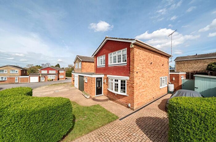 3 Bedroom Link Detached House For Sale In Blythwood Drive, Frimley, Camberley, GU16