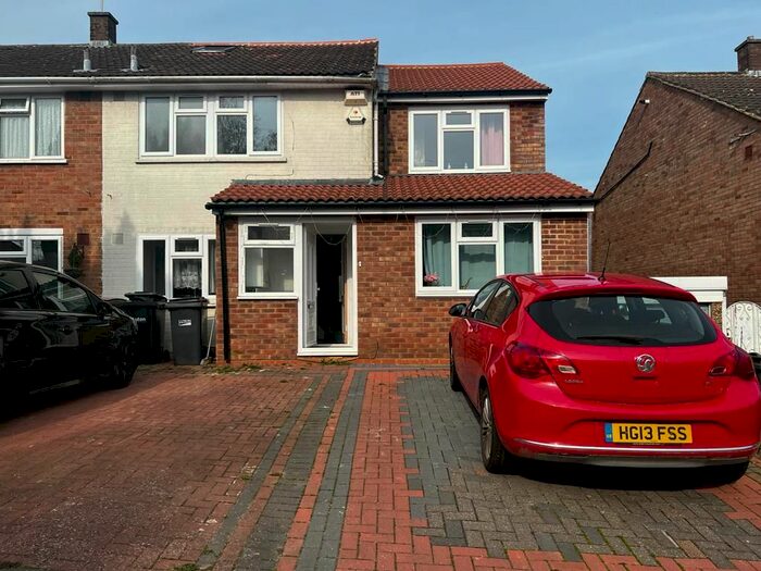 4 Bedroom Semi-Detached House To Rent In Dorrel Close, Luton, LU2