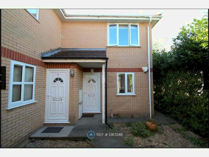 2 Bedroom Flat To Rent In Glen Elgin House, Feltham, TW14
