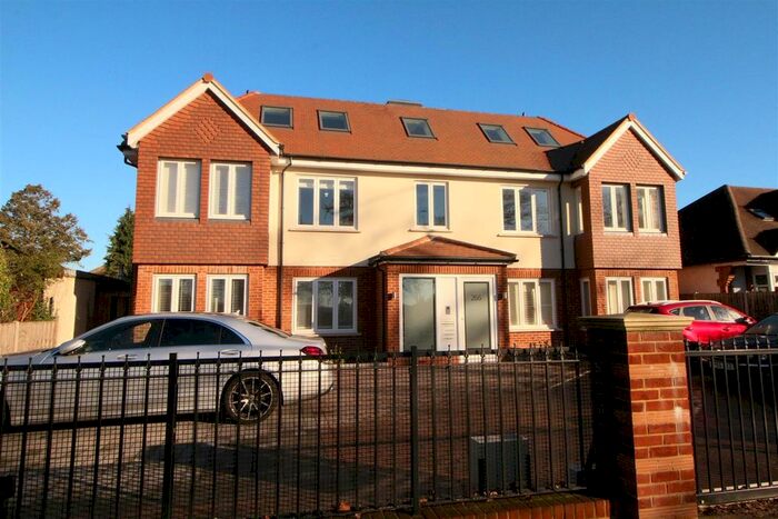 2 Bedroom Flat To Rent In Chase Side, London N14