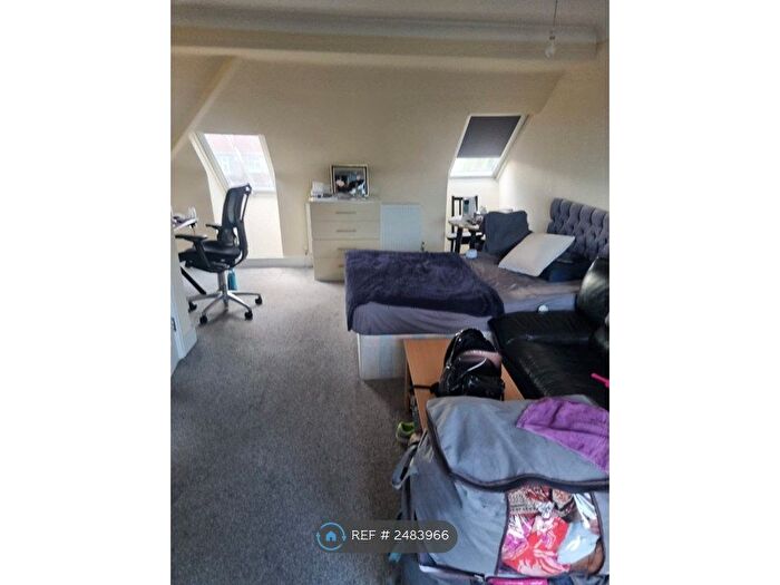 Studio To Rent In Imperial Drive, Harrow, HA2