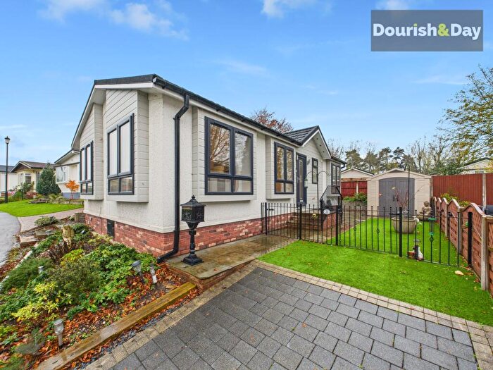 2 Bedroom Park Home For Sale In Lodgefield Park, Baswich, Stafford, ST17