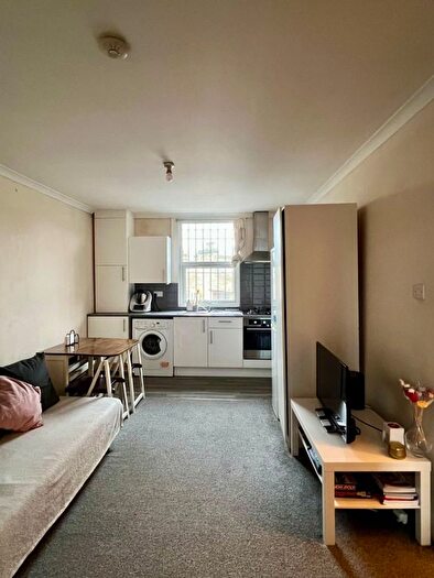 2 Bedroom Flat To Rent In Battersea High Street, Battersea Park, SW11