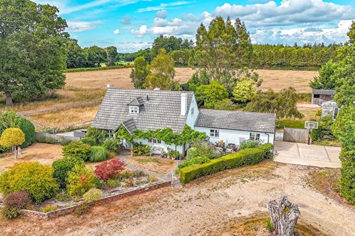 4 Bedroom Chalet For Sale In North Ripley, Christchurch, BH23