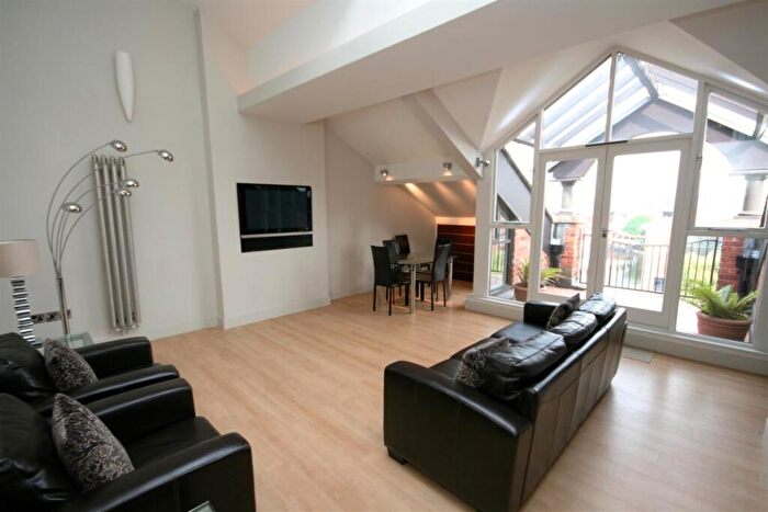 2 Bedroom Apartment To Rent In Castle Quay Castlefield, M15