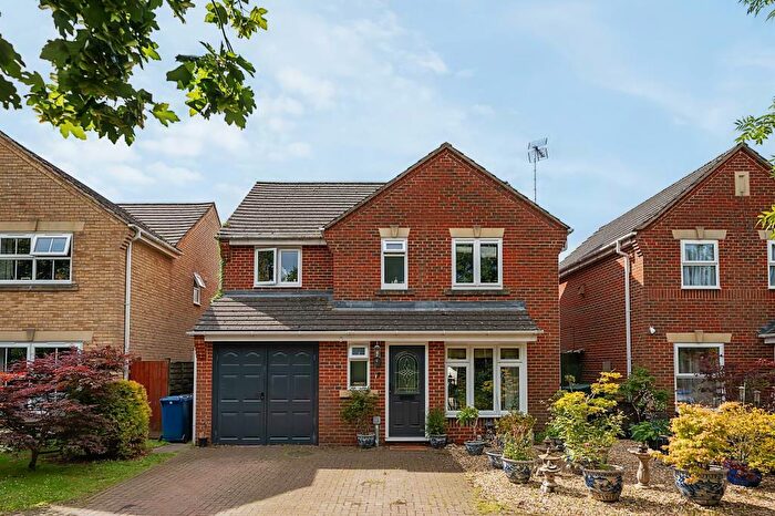 4 Bedroom Detached House To Rent In Clover Mead, Bicester, OX26