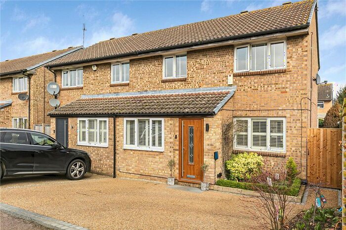 3 Bedroom Semi Detached House For Sale In Forresters Drive, Welwyn Garden City, AL7