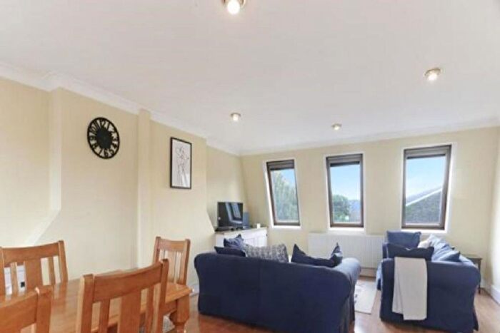 2 Bedroom Flat To Rent In Humbolt Road, London, W6