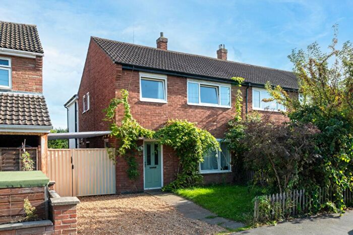4 Bedroom Semi-Detached House For Sale In Bourne Road, Cambridge, CB4