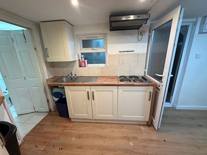 Studio To Rent In Romsey Road, Dagenham, RM9