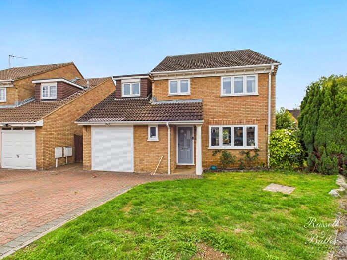 4 Bedroom Detached House For Sale In Edmonds Close, Buckingham, Buckinghamshire, MK18