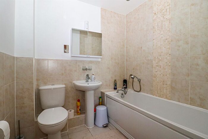 2 Bedroom Flat For Sale In Dorset Road South, Bexhill-On-Sea, TN40