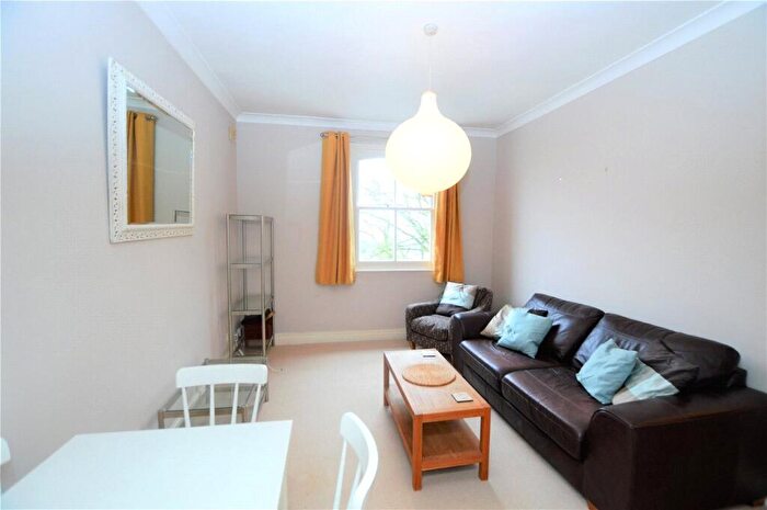 2 Bedroom Apartment To Rent In Cintra Park, London, SE19