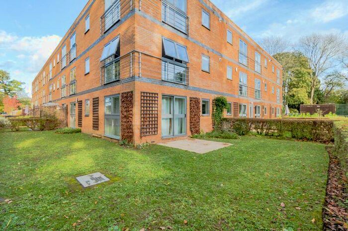 2 Bedroom Flat To Rent In Astwick Manor, Coopers Green Lane, AL10