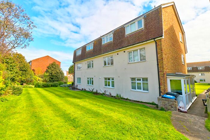 2 Bedroom Flat For Sale In Cheviot Court, Broadstairs, CT10