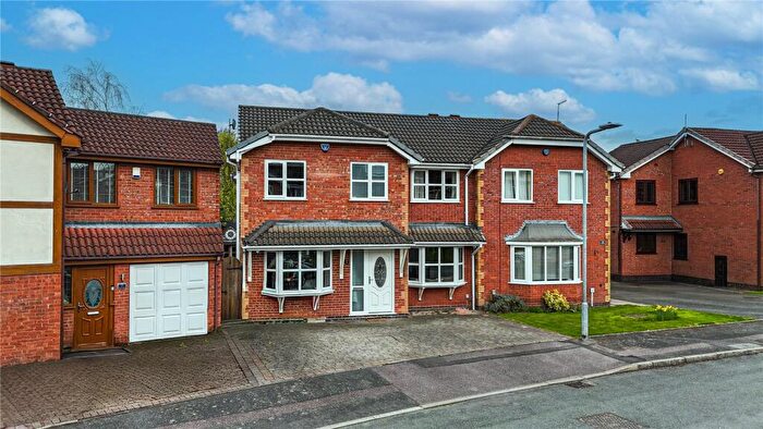 4 Bedroom Semi Detached House For Sale In Suffolk Way, Tamworth, Staffordshire, B78