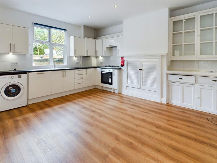 4 Bedroom Flat To Rent In King Street, Twickenham, TW1