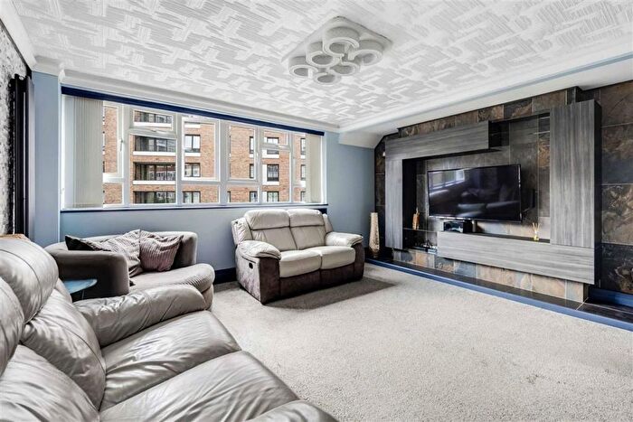 3 Bedroom Maisonette For Sale In Weymouth Terrace, Bethnal Green, E2