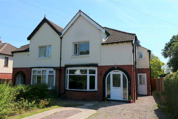 4 Bedroom Semi-Detached House To Rent In Broomfield, Leeds, West Yorkshire, Uk, LS16