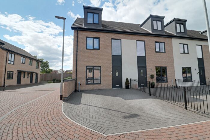 3 Bedroom Town House For Sale In Grassfields Close, Scunthorpe, DN16