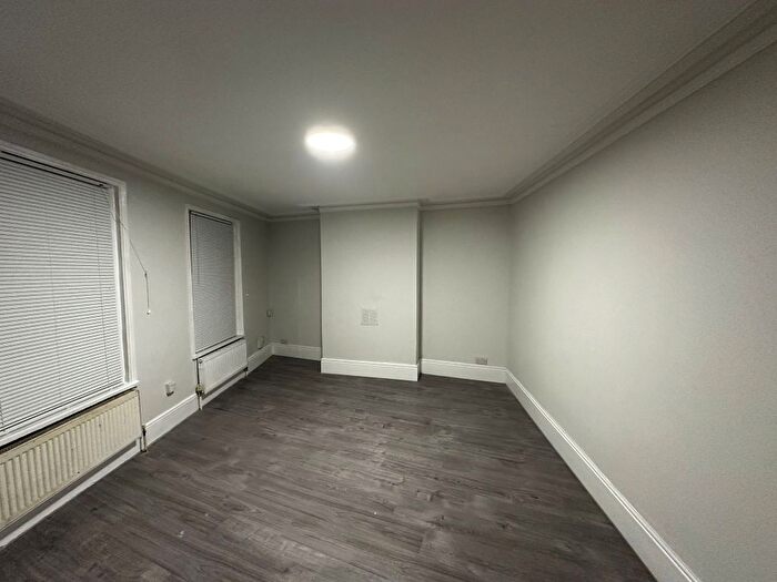 3 Bedroom Maisonette To Rent In High Street, Thornton Heath, CR7