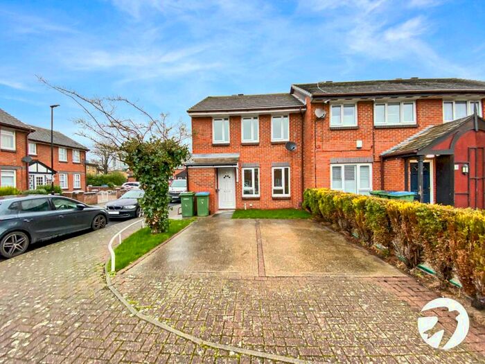 3 Bedroom End Of Terrace House To Rent In Carronade Place, Thamesmead, London, SE28