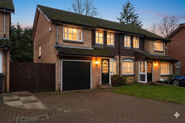 3 Bedroom Semi Detached House For Sale In Bishops Avenue, Bromley, BR1