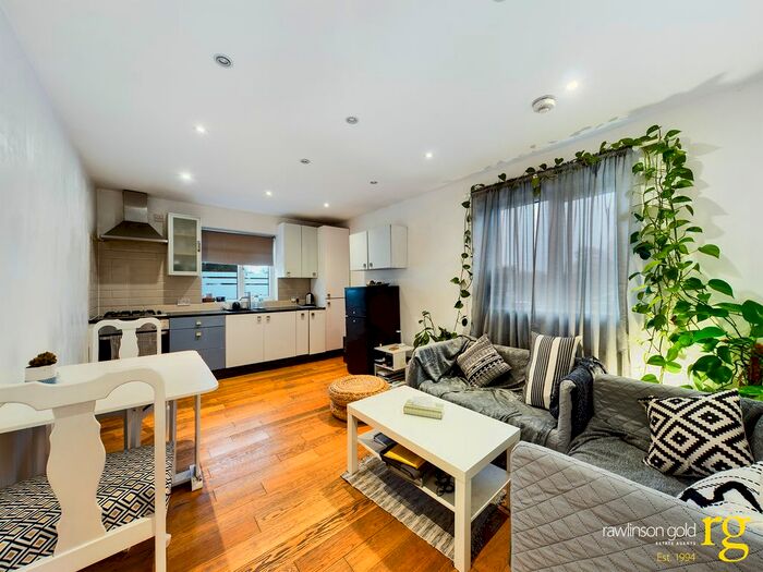 2 Bedroom Flat To Rent In Uxbridge Road, Hatch End, Pinner HA5