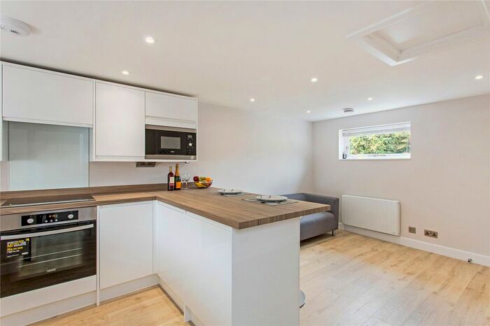 1 Bedroom Flat To Rent In Carey Street, Reading, Berkshire, RG1