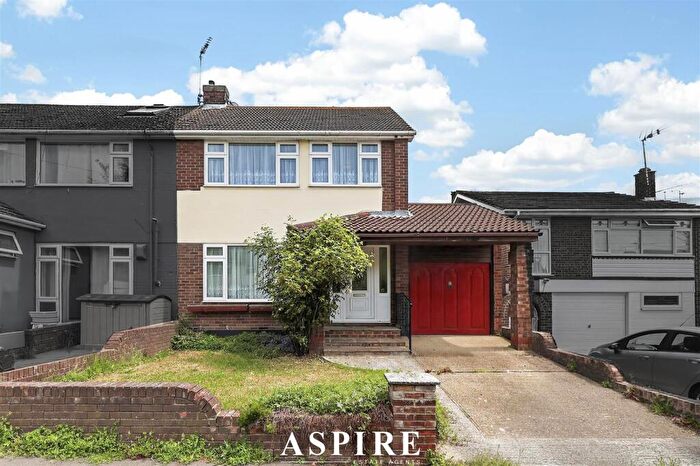 3 Bedroom Semi-Detached House For Sale In Moreland Avenue, Benfleet, SS7