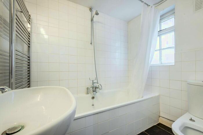 1 Bedroom Flat To Rent In Guildford Road, Stockwell, London, SW8