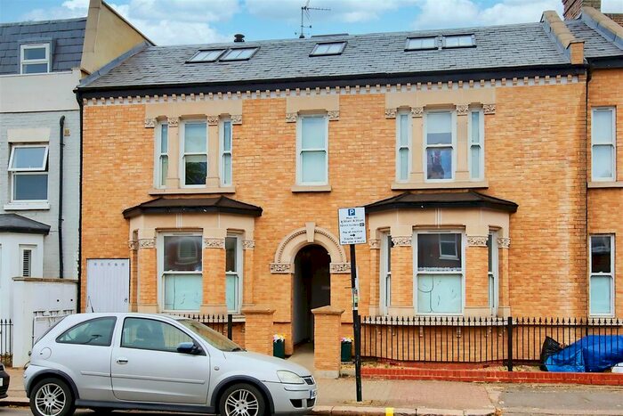 2 Bedroom Flat To Rent In Garratt Lane, London, SW17