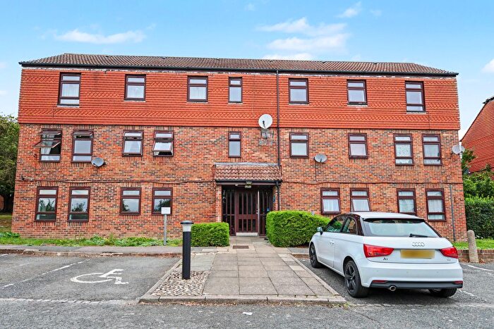 2 Bedroom Flat For Sale In Bicknor Close, Canterbury, CT2