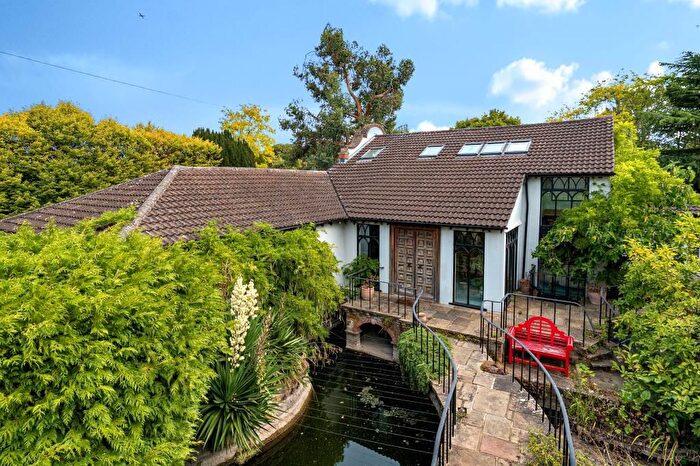7 Bedroom Detached House For Sale In Wraysbury, Berkshire, TW19