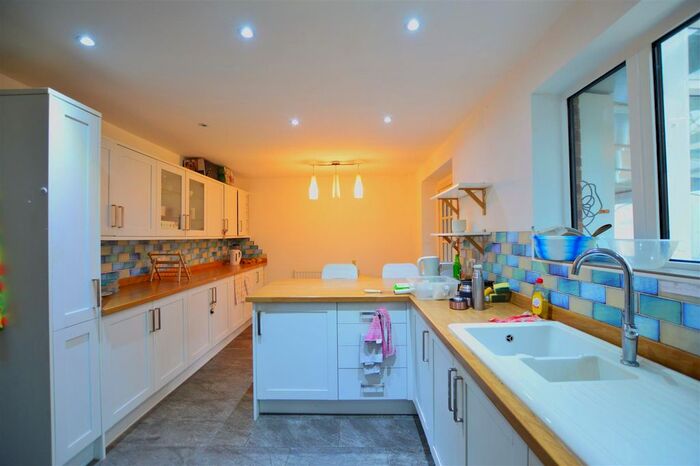 3 Bedroom End Of Terrace House For Sale In Almond Road, Burnham, Slough, SL1