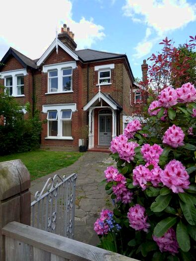 2 Bedroom Flat To Rent In Kings Hall Road, Beckenham, BR3