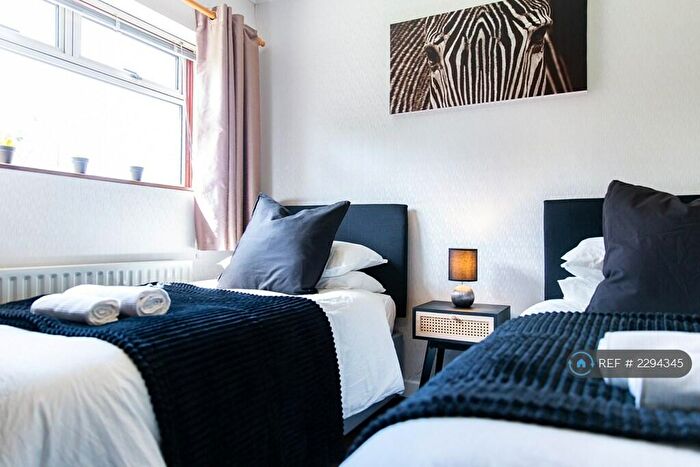 3 Bedroom Semi-Detached House To Rent In Hayfield Place, Sheffield, S12